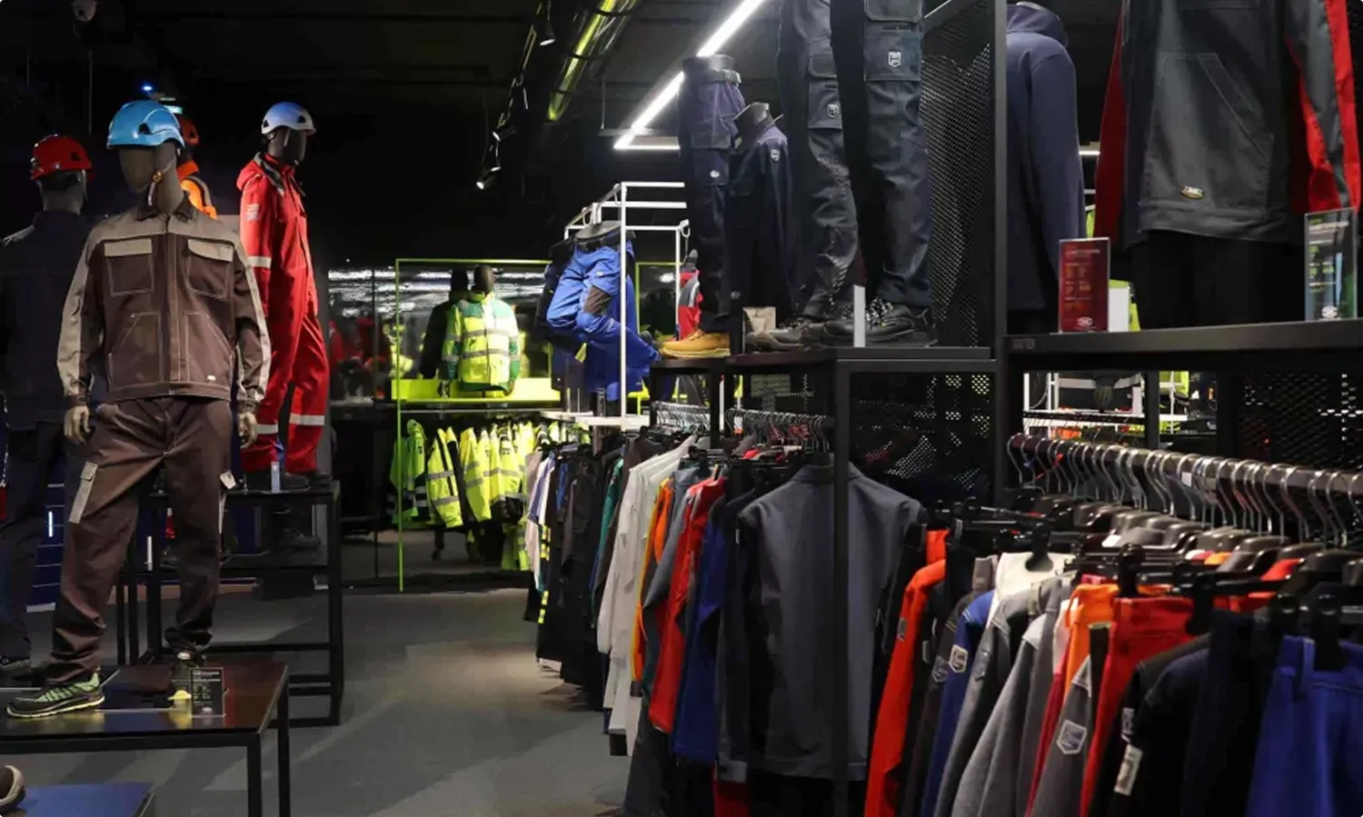 Interno dello Store SIR Safety